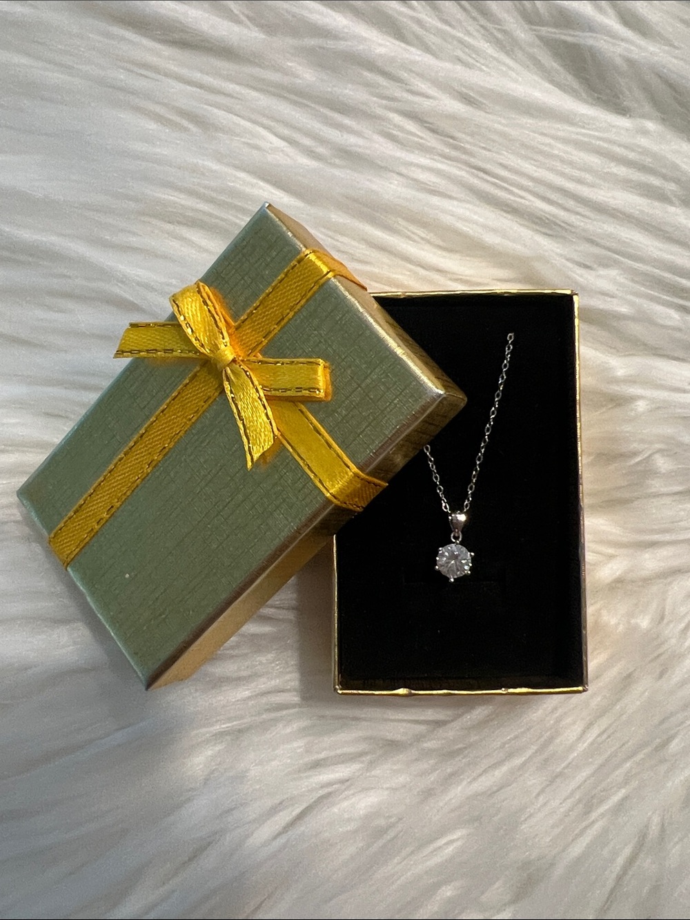 NWT Zales Classic Silver Solitaire Moissnite Pendant Necklace on S925 chain